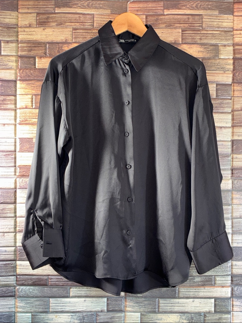 Zara Women’s XS Pre Owned Black Satin Long-Sleeve Button-Up Shirt